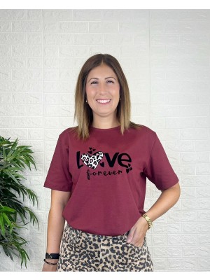 Camiseta love print burdeos